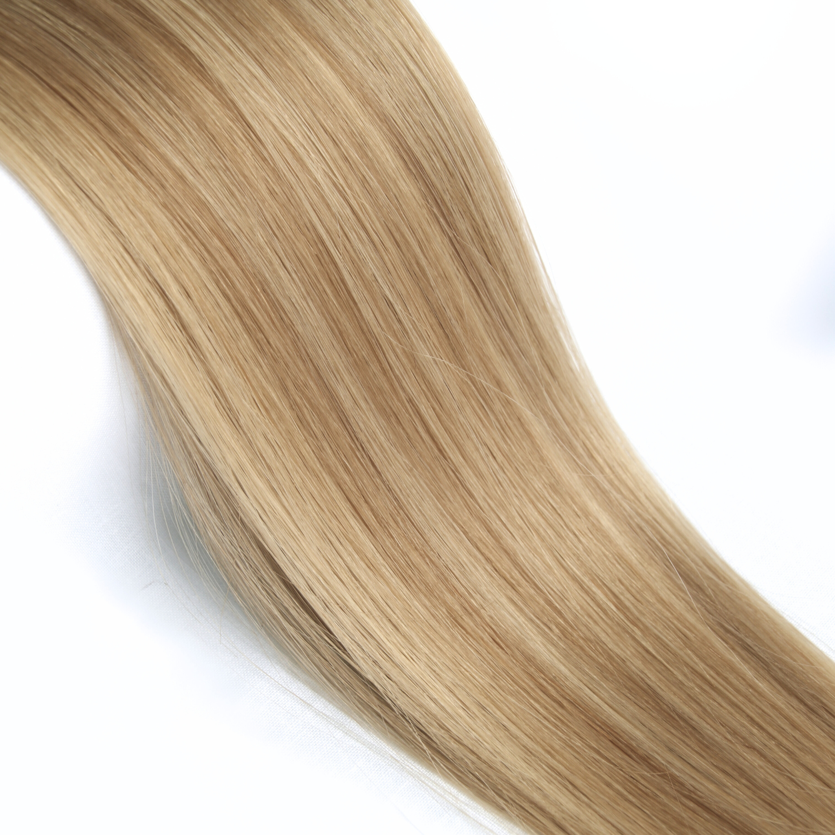 #16/7A Creamy Blonde and Dark Ash Blonde 20" Remy Wefts